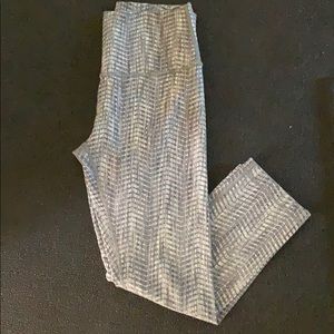 Lululemon cropped arrow jacquard legging